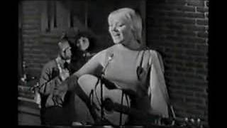Barbara Dane sings on Hitchcock