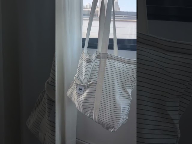 Vídeo relacionado con newseny Tote Bag Velaris con pegatina de regalo - Bolsa con asas reforzadas para amantes de los libros Velaris | 35 x 40 cm