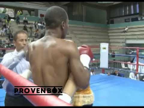 Combate eliminatorio Peso Supergallo entre Juan Mena vs Maikol Beaumont