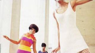 Martha Reeves & The Vandellas - (Love Is Like A) Heat Wave [Single Version]