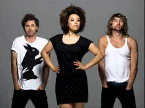 Sneaky Sound System - Acoustic on Nova100. Kansas City.wmv