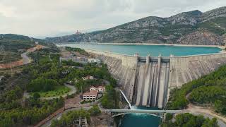 Espectacular Embalse de El Grado y Torreciudad (Pirineo Aragonés) 4K