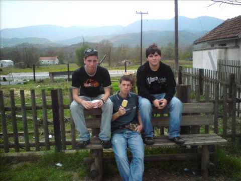 O MANOLIS KAI I PAREA TOU