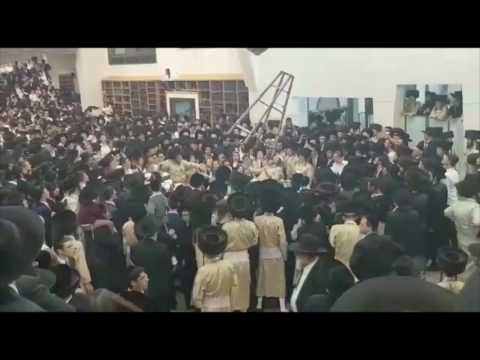Simchas Beis Hashoeva In Toldos Aharon (Fourth Night) שמחת בית השואבה בחצר הקודש תולדות אהרן