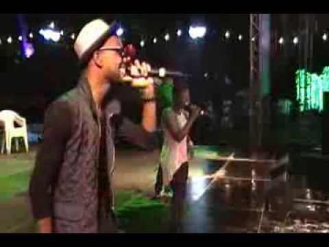 Dj Ricka & Ztreetzoldierz ft Dominique -   Voel me fijn (live 2013)