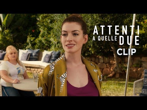 Attenti a quelle due - Scena in italiano "Pronto Interpol"