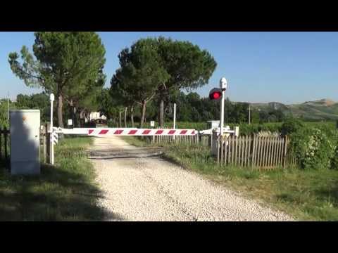Passaggio a livello della villa "Ricciardelli" in HD - Brisighella (RA) // Level Crossing