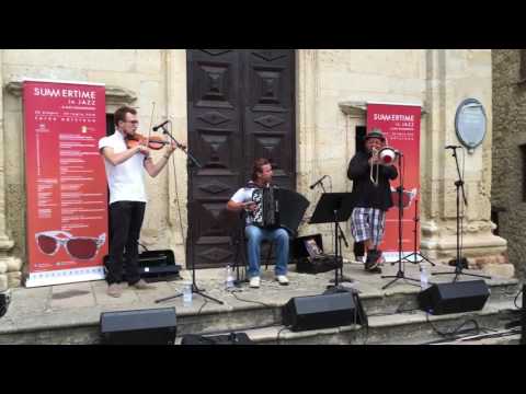 "Summertime" - Trio campato in aria