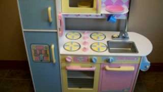 preview picture of video 'Kidkraft Ultimate Wooden Kitchen Model # 53115'
