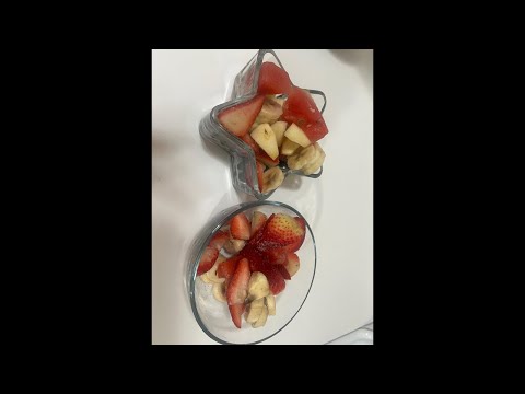 How to make strawberry and banana smoothie. #strawberry