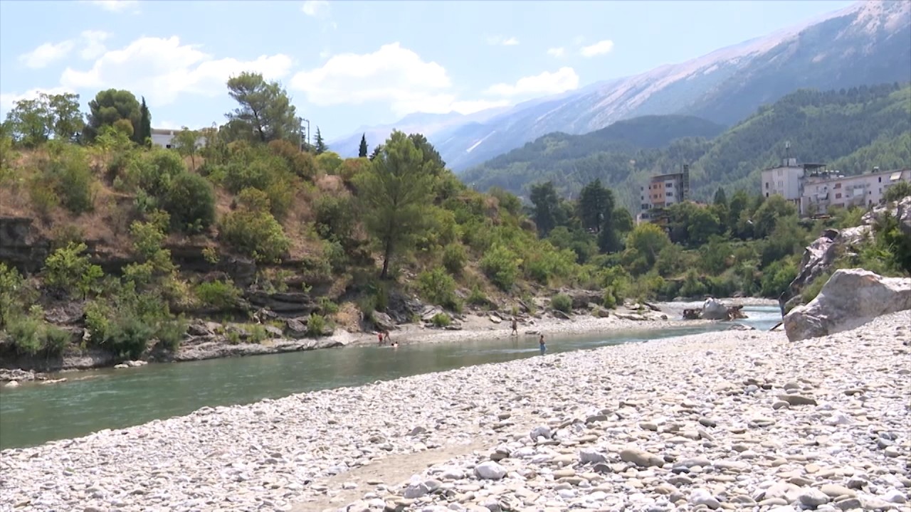 Lumenjtë zgjedhje ekonomike për t’i shpëtuar vapës, Vjosa ndër më të preferuarit