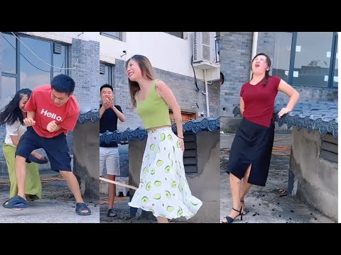 Lustige Würfelspiel-Herausforderung: Die mysteriöse Strafe für das Würfeln einer Doppel-Sechs!