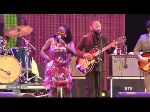 Sharon Jones & The Dap Kings - I Learned The Hard Way Live Op Pinkpop 2012