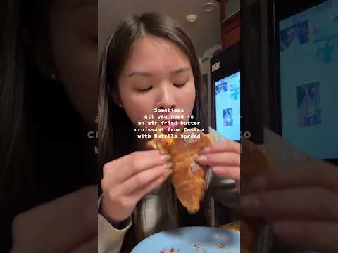 Late night eats 🥐🍫#latenight #youtubeshorts #snack #croissant #nutella #midnightsnack