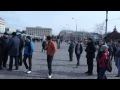 23.02.14 - в Харькове 3000 человек защищают памятник Ленину и продолжают ...