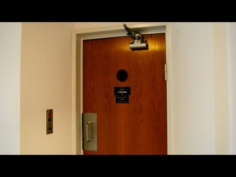 Amazing original 1963 Thomas B. Thrige traction elevator @ Strømgade 8, Hjørring, Denmark