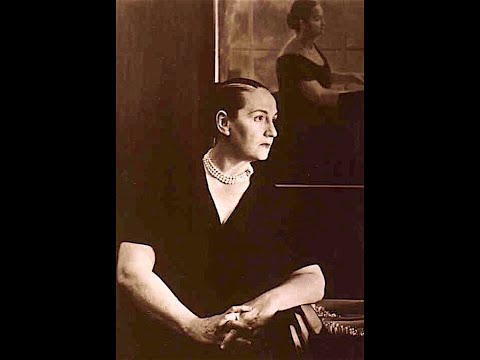 Gina Bachauer plays Beetoven Piano Sonata op. 53 "Waldstein" (1st Mvt) - live