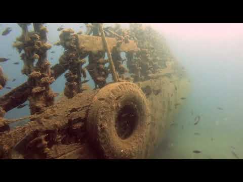 Diving Split