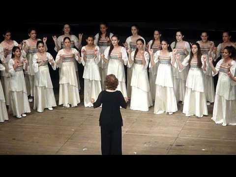 Tzur Menati singing to Efroni Choir