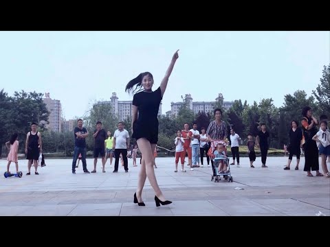 Шафл на каблуках ???? танцует красавица Цинцин (Qingqing) #Цинцин_танцует