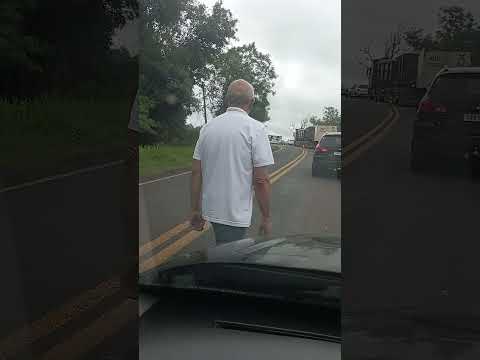 NOVA LONDRINA-PR. Rodovia com trânsito parado