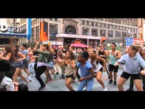Pharell Williams - Happy (Flash Mob Edition)