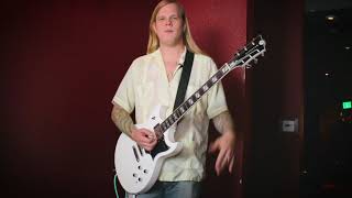 THE WEEKLY RIFF - The Sword&#39;s Kyle Shutt Shows You &quot;Deadly Nightshade&quot;