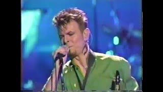 David Bowie – Seven Years In Tibet (Live GQ Awards 1997)