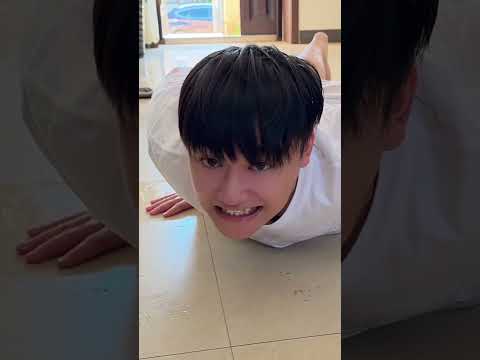 洗洁精+1000杯饮料铺满厕所整蛊拉肚子的男友，他艰难爬到厕所却发现.... #美女搞笑 #funny #整蛊 #comedy