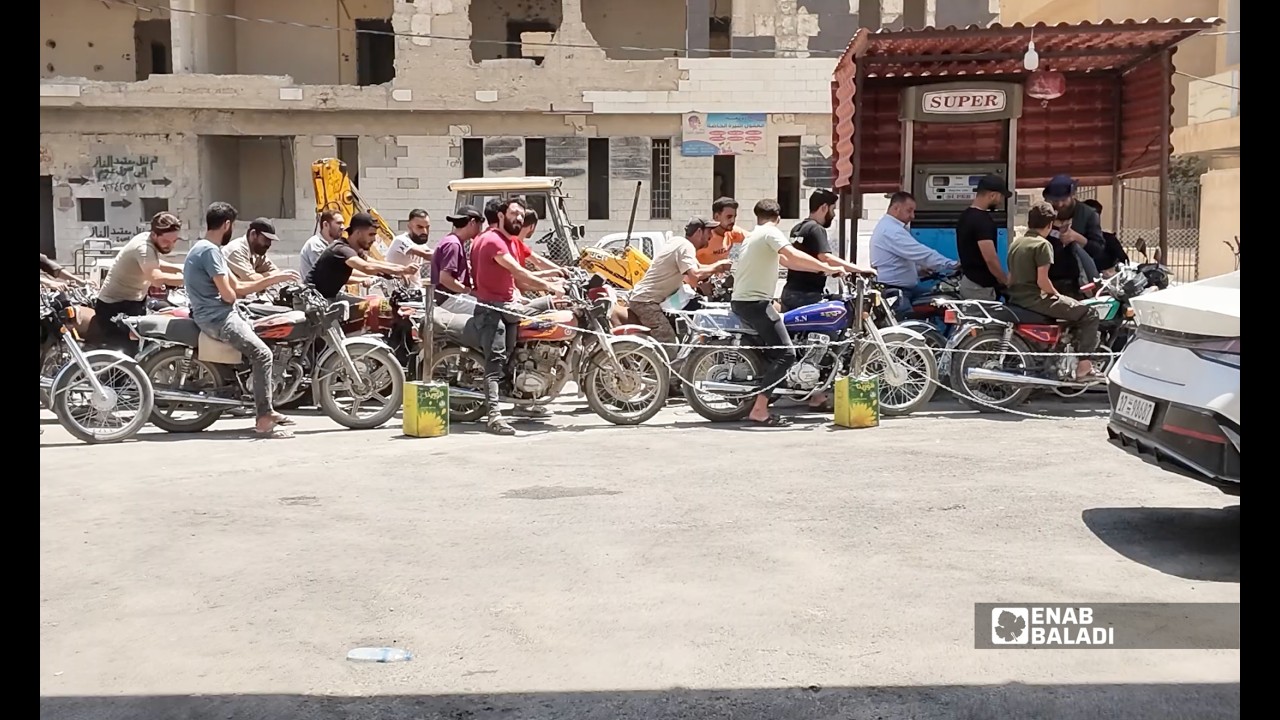 البنزين في داريا.. نقص في المحطات وتوفر على البسطات