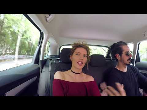 Mos i fol shoferit - Amos Zaharia dhe Isida Mollaymeri në taksinë e Rudina Dembacaj