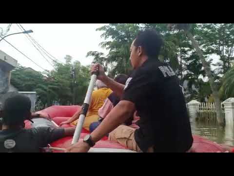 Polri - Sigap Evakuasi korban Banjir 1 Januari 2020