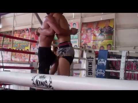 Yodwicha Por Boonsit vs Petchasawin Seatransferry clinch training