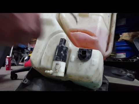 2006-2010 Dodge Ram:  Replacing the low washer fluid level sensor (alternate view)