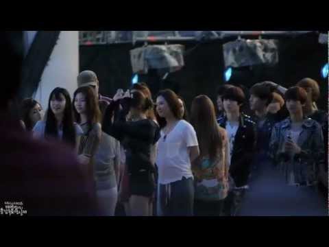 [HD Fancam] 120825 SNSD Taeyeon Touching IU's face  @ Korea-China Song Festival