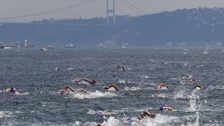 Internationales jährliches Schwimmen über den Bosporus: Die Türken haben gewonnen