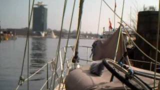 preview picture of video 'Sailing the Netherlands: Amsterdam to Muiden - Three bridges and a Lock'