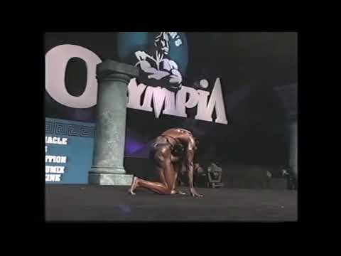 LENDA MURRAY RETURNS FROM RETIREMENT TO WIN MS OLYMPIA 2002