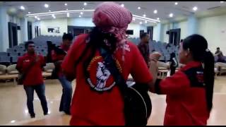 Download lagu Sungguh Enak Hidup di Televisi (Wiji Thukul performed by Nyonyor) mp3
