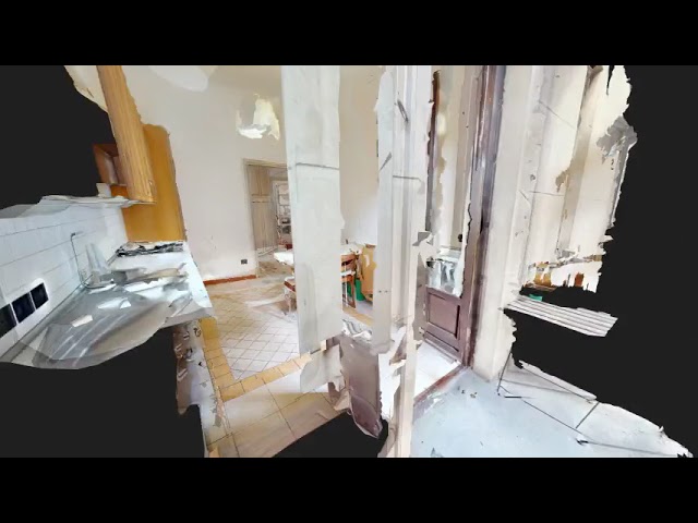 Trilocale con cucina abitabile, balcone e posto auto