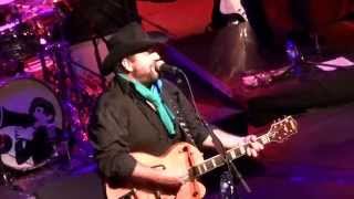 [HD] THE MAVERICKS "Out The Door"