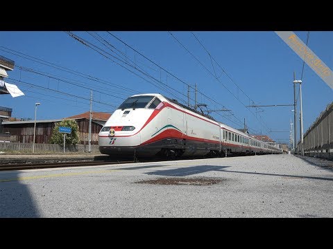 Frecciabianca con E.414 in transito nella stazione di Francavilla