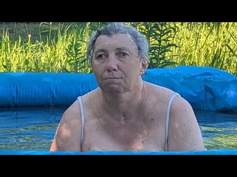 Бассейн пробуем. Ножки. Прогибчики.