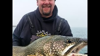 preview picture of video 'Milwaukee Harbor Giant Trout and Salmon fishing in December'