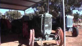 preview picture of video 'Old Tractor Collection @ Cunderdin.'