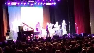 Willie Nelson - Lake Charles, Louisiana - Will The Circle Be Unbroken & I Saw The Light - 11/18/2016