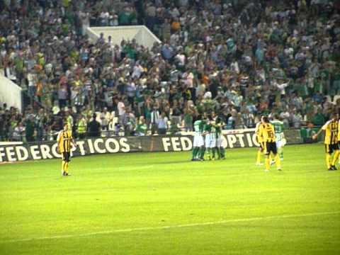 Salva Sevilla scores a penalty for Betis vs Zaragova