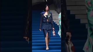 Download lagu #Blackswan #seoulfashionweek #fashion #shorts #shortfeed mp3