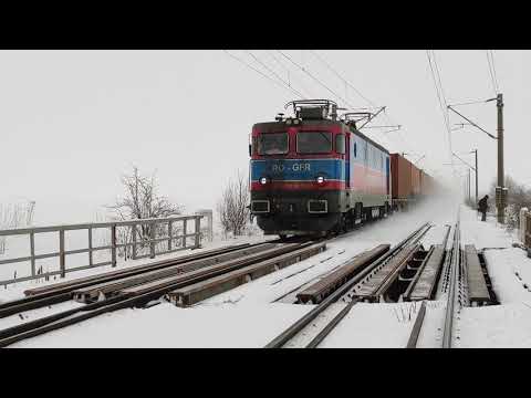 Tren de marfa GFR cu EA185 spulbera zapada la CET Suceava catre Schweighofer Dornesti - 07.02.2021