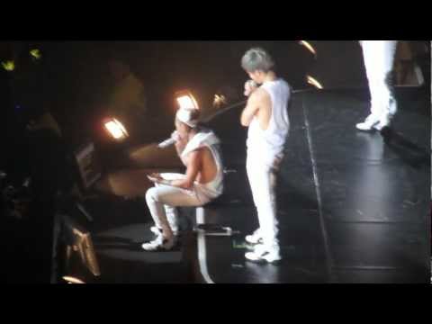 Taeyang singing to Don't judge me (BIGBANG ALIVE TOUR 2012 LONDON)